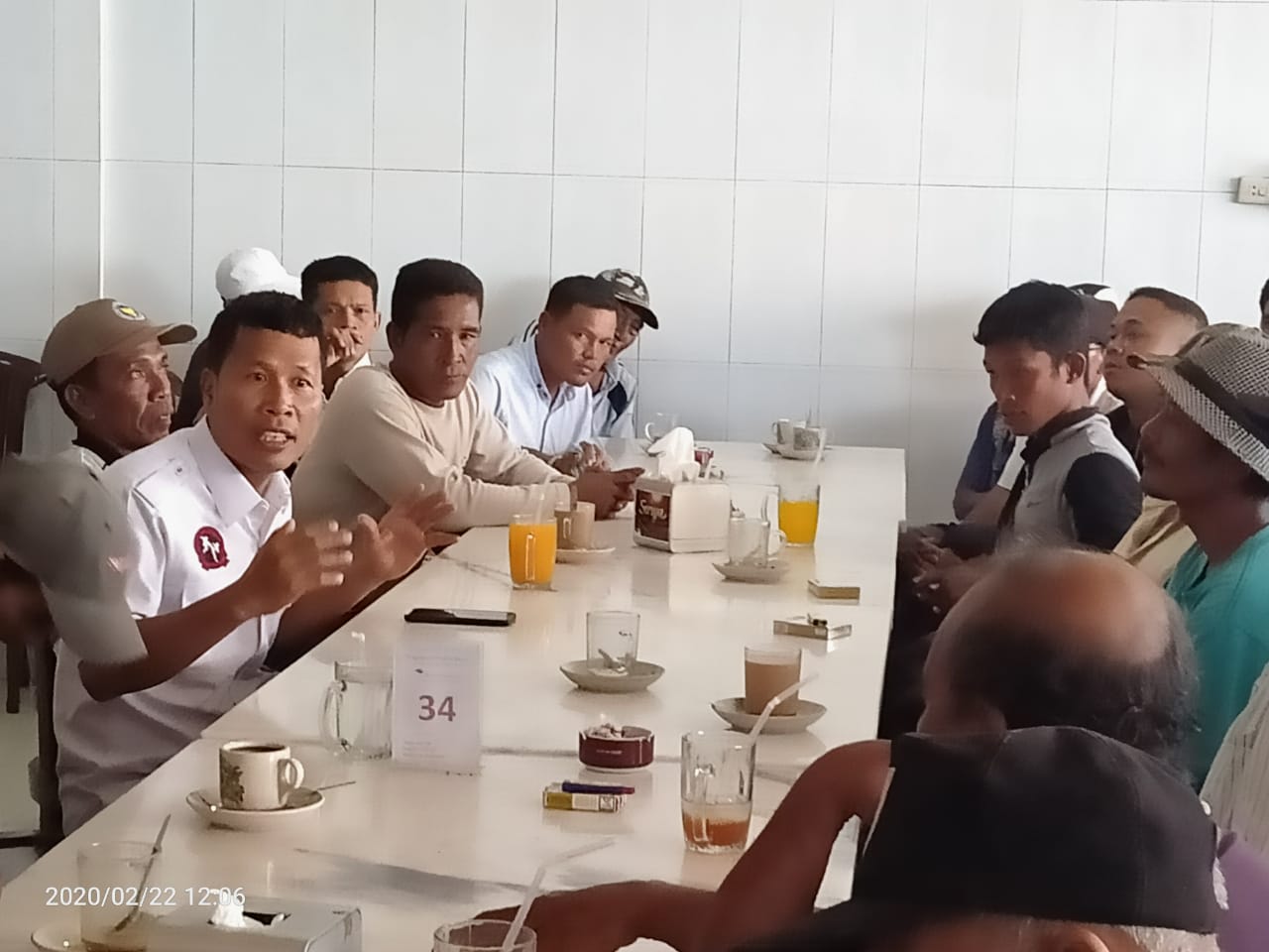 Indra Gunawan Sempatkan Diskusi Dengan Masyarakat Bengkalis di Kedai Kopi